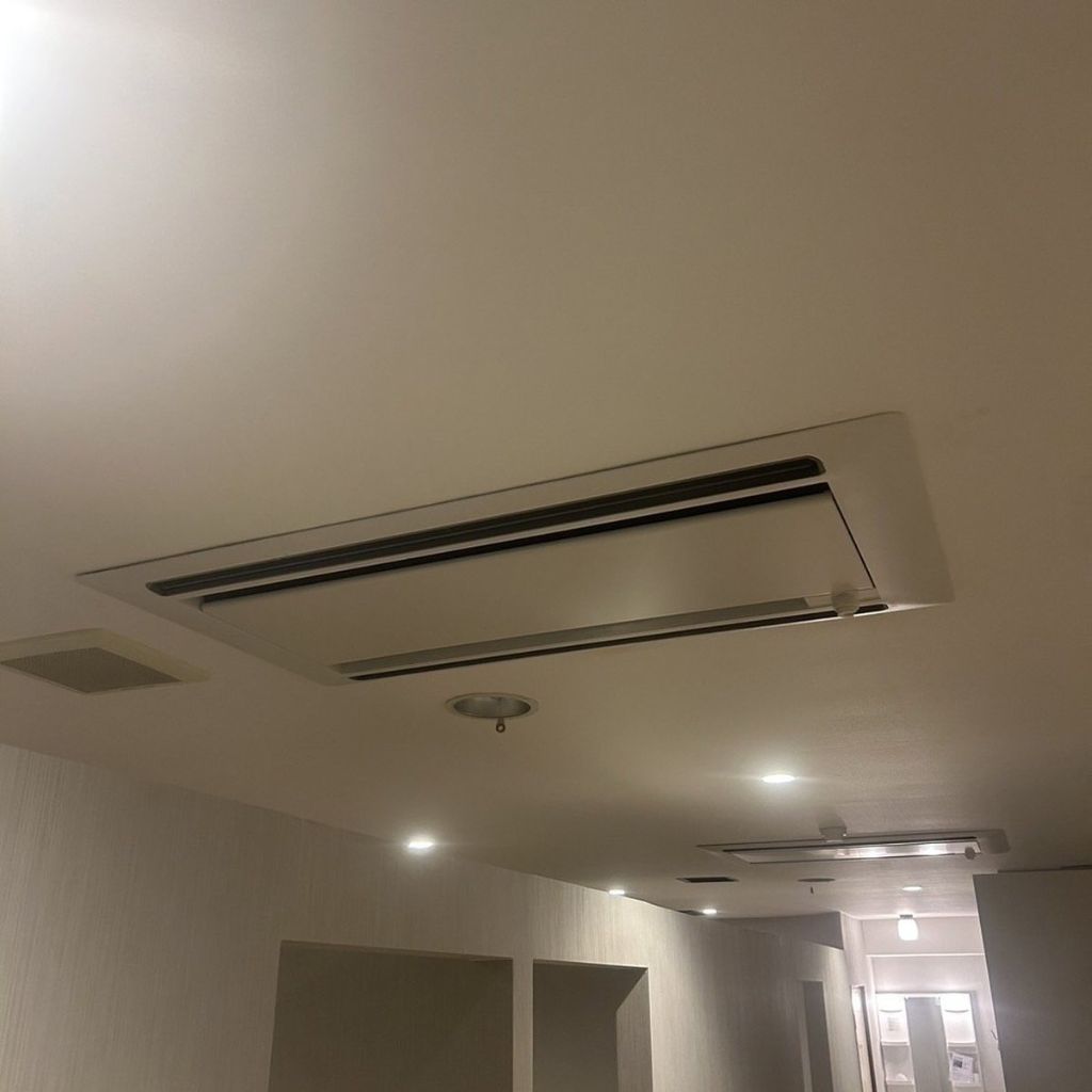 天井カセット型業務用エアコンの取付完了写真